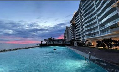 Prime Luxury Bayfront Living Condominium – Oak Harbor Residences (DMCI Homes Premium Brand) with parking slot
