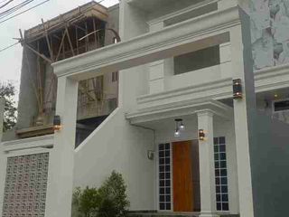 Rumah Mewah 2 Lantai Murah Plus Kolam Renang Pribadi