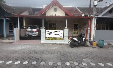 Jual Rumah Dalam Perumahan - Dekat Kampus ISI