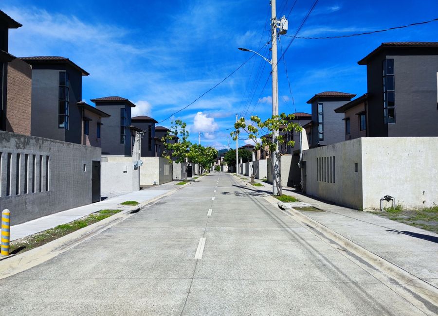 General Luna Street, Poblacion, San Juan, Batangas image 2