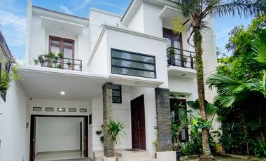 Rumah Murah, Cilandak, Jl.Berlian II, Jakarta Selatan, beserta Kolam Renang, 3 mnt ke MRT Fatmawati