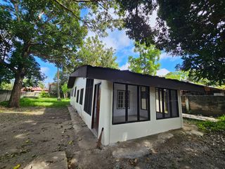4 bedroom Bungalow House with spacious lawn