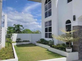 Retirement House with City Overview in Villa de Mercedes, Toril