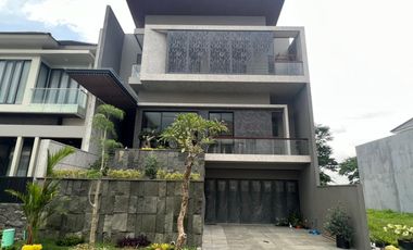 Rumah Super Mewah 3 lantai di Waterfront  Citraland  selangkah ke Hokky Supermarket,Ciputra Hospital,JLLB & Radial Road to Pakuwon Mall