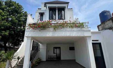 DI JUAL RUMAH EKLUSIF MOH KAHFI JAGAKARSA JAKARTA SELATAN