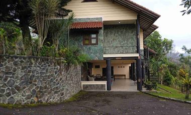 DI JUAL MURAH VILLA LUAS ADA PRIVATE POOL DI MEGAMENDUNG BOGOR

Spesifikasi :

Luas Tanah : 4007m²

Luas Bangunan : 300m²

Kamar Tidur : 7

Kamar Mandi : 5

Ada Solar Panel

SHM

Harga 7 Milyar Nego