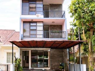 Rumah 3 Lantai Pondok Cabe dengan Desain open space