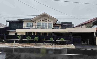 Best Deal! Rumah Besar Modern Strategis di Pondok Kelapa LT 425 m²