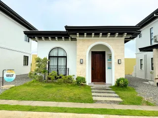 Hidalgo Royale: Cozy 2-Bedroom Living in a High-Value Location