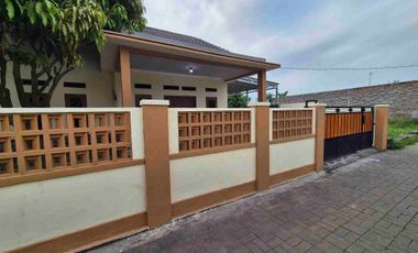 rumah kampung samping pintu tol dan moss serang