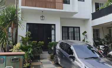 Rumah Rapih 3 Lantai Full Furnished Lokasi Neo Catalonia BSD