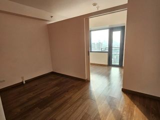 1BR at The Rise Makati by Shangrila