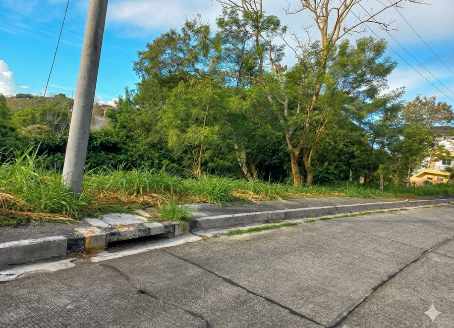 Paseo de Enrile, Splendido Taal Residential Golf & Country Club, Laurel, Batangas