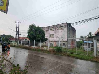 Harga Bawah Pasar Gudang Pinggir Jalan Raya