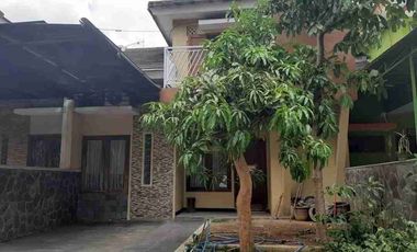 Rumah lingkungan bagus Selatan Solo Baru