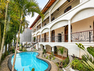 Villa Cantik Cilandak 4LT 694m2 10+2KT Full Furnished Strategis