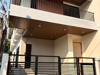 Modern Contemporary Brand New 4-Bedroom Single Attached Homes - Industrial Valley
