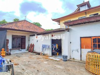 Tanah, Land 250m2 Free Building, Just Walking to Jimbaran Beach, Bali