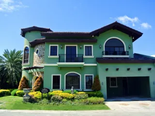 5 bedroom house for sale in Portofino Heights, Las Piñas City