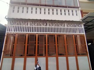 Jual Cepat Rumah Mewah 4 Lantai di Grand Poris Tangerang, Luas Bangunan 310 m²