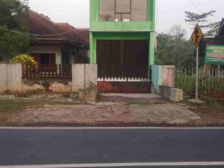 Ruko 2 lantai siap di jl Umar Wirahadi Kusumah Situ Raja Sumedang