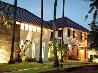 Hunian Mewah Elegan di Bintaro Sektor 8 – Luas 748 m², Taman Asri & Lokasi Premium Dekat Sekolah Internasional