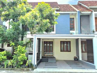 Rumah Mewah 2 Lantai Di Cluster Elit Dekat kampus UMS Full Furnish