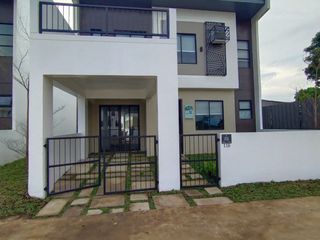 THE COVE PHIRST PARK HOMES LIPA FOR SALE 3 BEDROOM HOUSE AND LOT WITH BALCONY