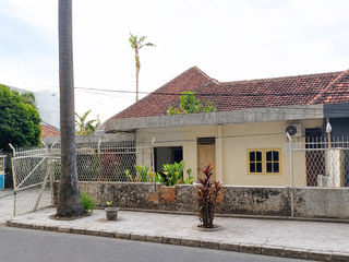 Rumah Hoek 31x24,5 750m2 6KT Strategis di Menteng Jakarta Pusat