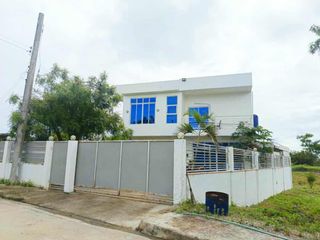 SUPER SALE House and Lot  in Vistamar , Maribago , Lapulapu City