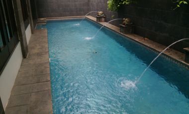 RUMAH BAGUS ADA KOLAM RENANG DI LINGKUNGAN ELITE RADIO DALAM JAKARTA SELATAN