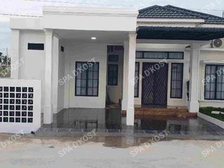 Disewakan Rumah Kontrakan Cluster Full Perabotan Tipe 100 luxury 3 KT 2 KM Mewah, di kartama Pekanbaru