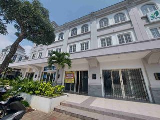 ruko 3lantai lokasi strategis di podomoro park buahbatu