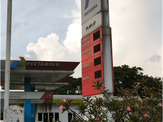 POM SPBU MERR SURABAYA. LOKASI STRATEGIS UTAMA RAMAI