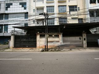 Ruko  BANGUNAN EX KANTOR Jl Alaydrus - Petojo -Jakarta Pusat Cocok buat Kantor & Bisnis