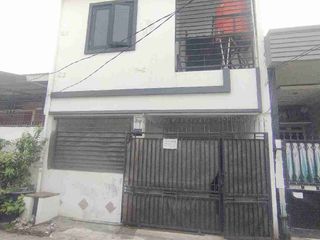 Dijual rumah Poris indah 
luas 60 m2. lb. 120 m2. 2 lt. kamar 5. kamar mandi 2. listrik 2200. Garasi. shm imb. Harga 875 juta. 
08221399----