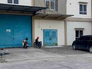GUDANG SIAP PAKAI TENGAH KOTA DI S.M. AMIN PAYUNG SEKAKI