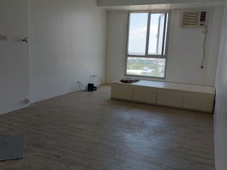 Studio for Rent in Avida Towers Alabang Partly Furnished