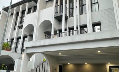Rumah Desain Elegan 3 Lantai di Cluster Aether Greenwich BSD