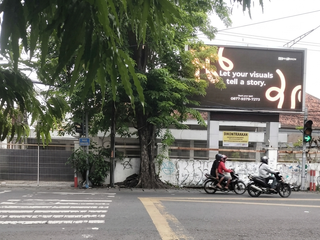 RUMAH DAN TANAH KOMERSIAL LOKASI DI PUSAT BISNIS KOTA SURABAYA