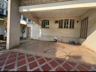 House and Lot in Rolling Hills New Manila 530 sqm
