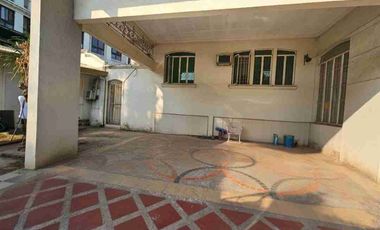 House and Lot in Rolling Hills New Manila 530 sqm
