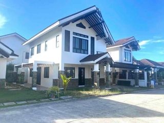 House with sea access for sale