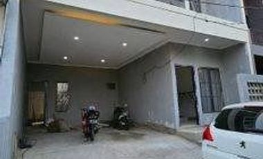 Di Jual Rumah Baru Modern 3 Lantai di Komplek Graha Permai,Tangerang Selatan