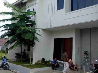 di Jual rumah baru 2 lantai dengan harga terjangkau Lokasi peninggilan jln hj Yusuf Ciledug Tangerang kota