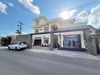 Rumah Mewah , Toko , Konveksi Dan Gudang