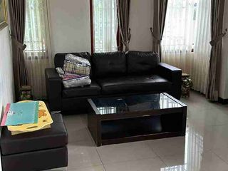 DIJUAL RUMAH SIAP HUNI FULLFURNIS  LOKASI TENGAH KOTA DALAM PERUMAHAN TUMARITIS AMAN NYAMAN HARGA NEGO