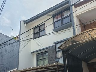 Rumah Tinggal 3 Lantai Siap Huni Lokasi Taman Ratu Flamboyan Jakarta Barat