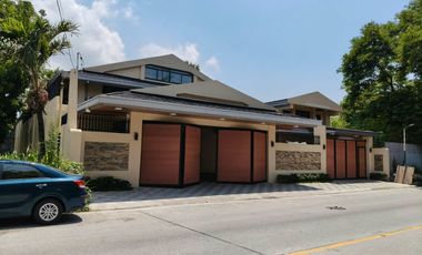 Multinational Village Paranaque House with Swimming Pool and Elevetor