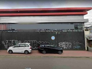 Gudang Ex Showroom mobil Posisi Pinggir Jalan besar